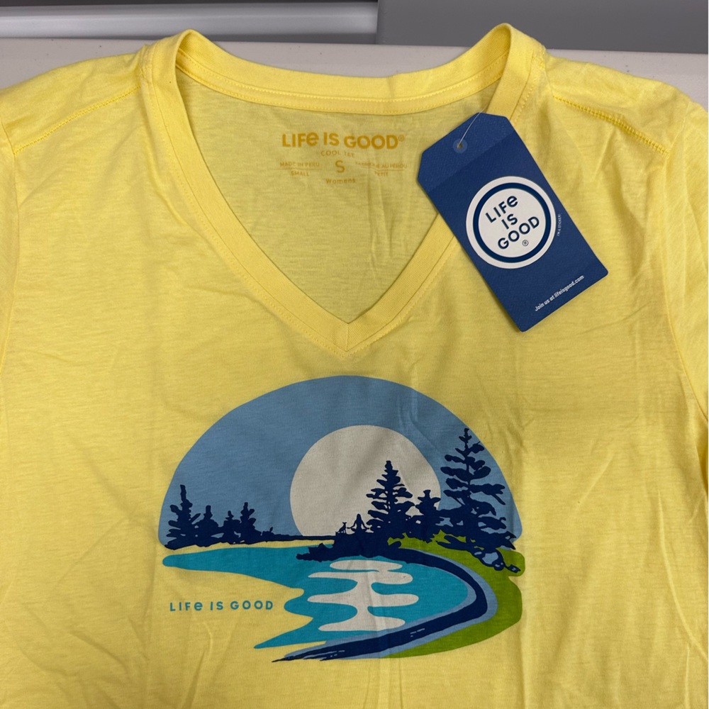 Life is Good Yellow Lake Beach Trees T-Shirt V Neck Short Sleeve Small NEW